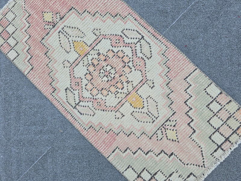 Small Vintage Turkish Oushak Rug 1.3x2.8 Hand Knotted Wool Pink Cream Black gallery