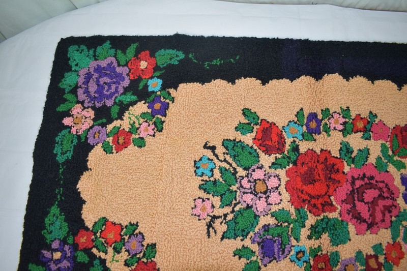 VINTAGE HANDMADE HOOKED RUG FLORAL FLOOR/WALL DECOR FOLK ART 45” x 26” gallery