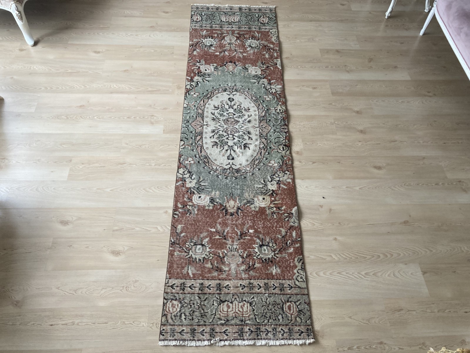 Red rug, Turkish rug, Vintage Rug, Narrow rug, Runner rug, 2.5 x 9.4 ft gallery