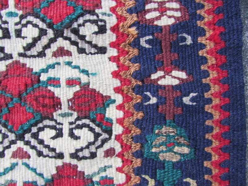 Fine Vintage Traditional Hand Made Oriental Wool White Red Small Kilim 86x68cm gallery