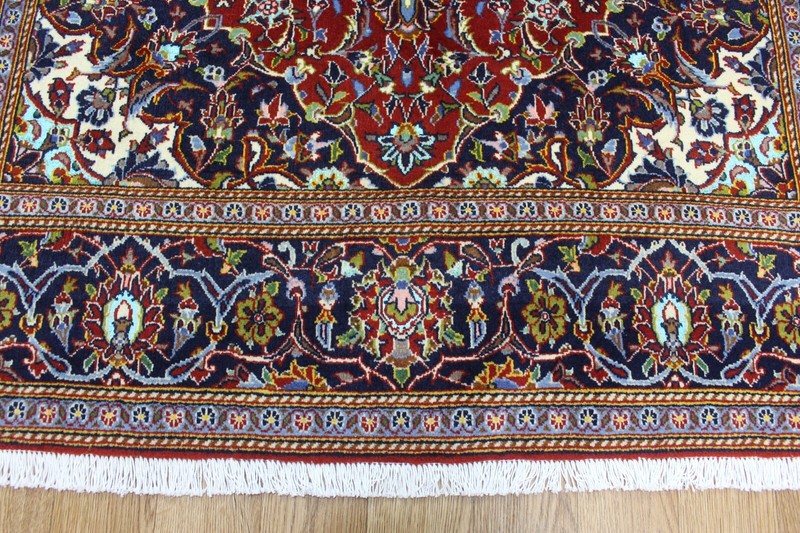 STUNNING HANDMADE ORIENTAL WOOL AND SILK RUG WITH FINE FLORAL DESIGN 220 X 138CM gallery