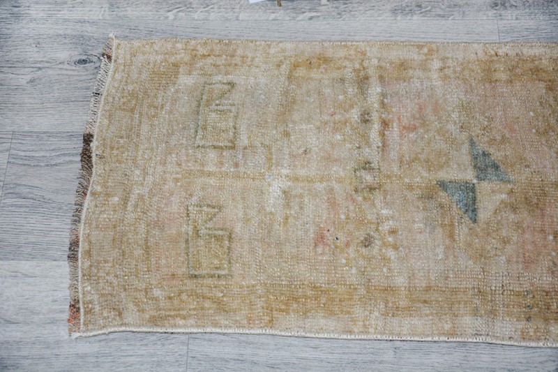 Vintage Turkish Small Rug 1'5x2'9 ft, Small Tribal Oushak Rug, Beige Neutral Mat gallery
