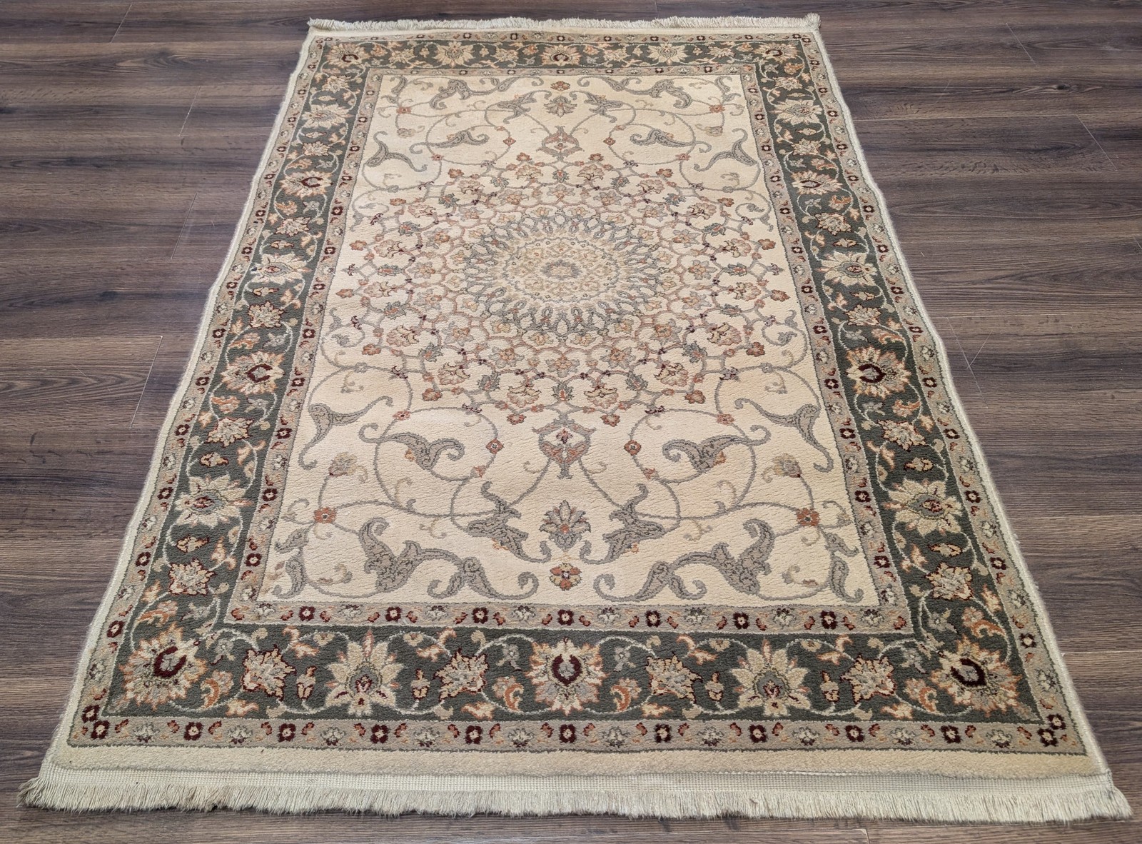 Per'sian Design Rug 4x6, Cream & Green, Medallion, Belgium Power-Loomed Rug gallery