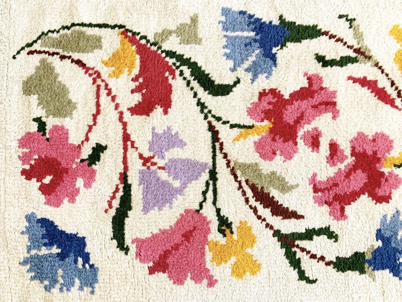 Vintage Hand Made American Hooked Rug Wool ~ Flowers ~ Floral 4'5" x 2'2" gallery