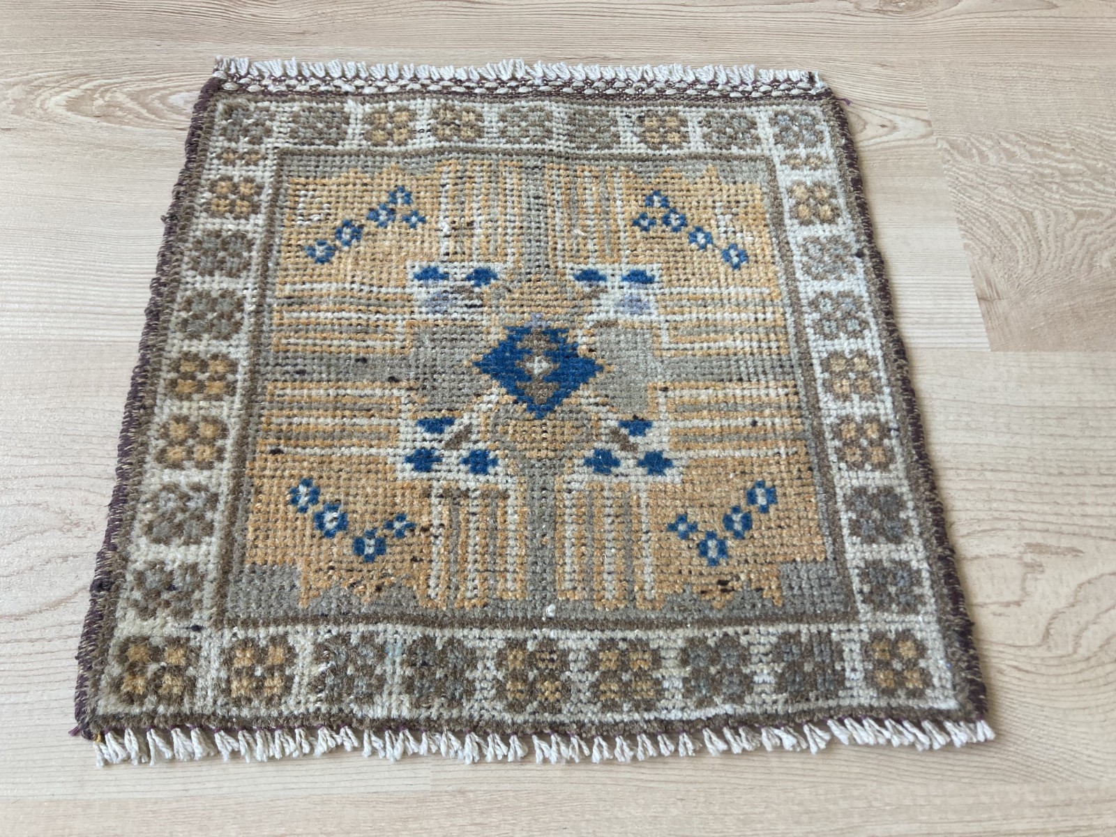 Brown rug, Turkish rug, Vintage Rug, Square rug, Wool rug, Doormat, 1.1 x 1.1 ft gallery