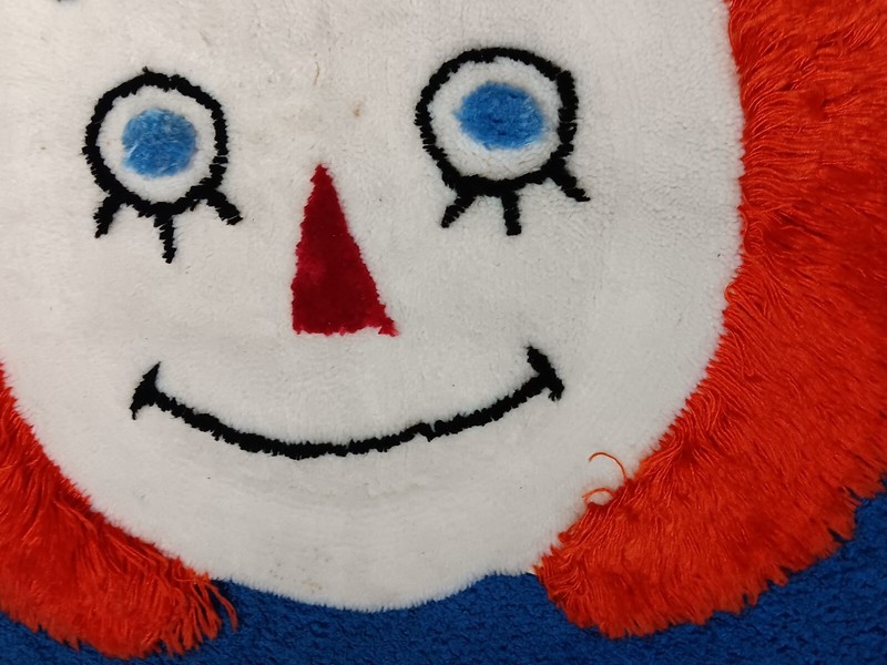 VTG * CUTE * Raggedy Ann's Face Bath or Throw Rug 26” Wide by 27” Tall gallery