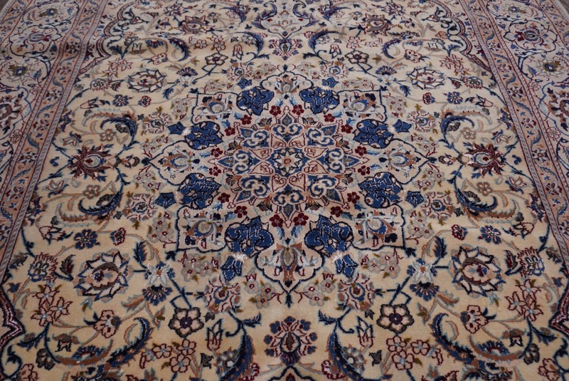 Silk & Wool Nainn 6'9" x 10'9" Hand Knotted Gold Beige Ivory Blue Elegant Rug gallery