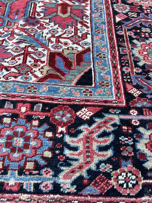Antique Heriz Carpet 8’6”x11’5” 1940s In Excellent Condition gallery