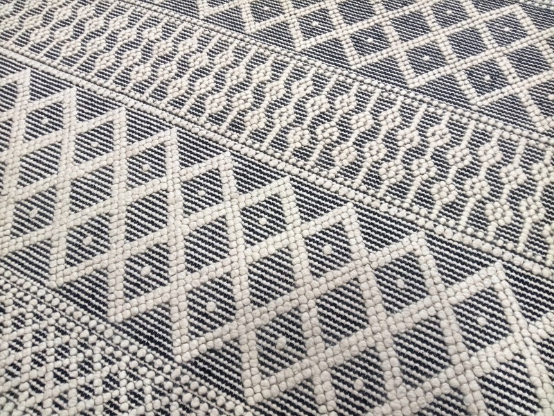 3.3x5,4x6,6x9,5x6.7,2.6x4,2.3x5 Handmade Black Ivory Hand-Woven Area Rug gallery