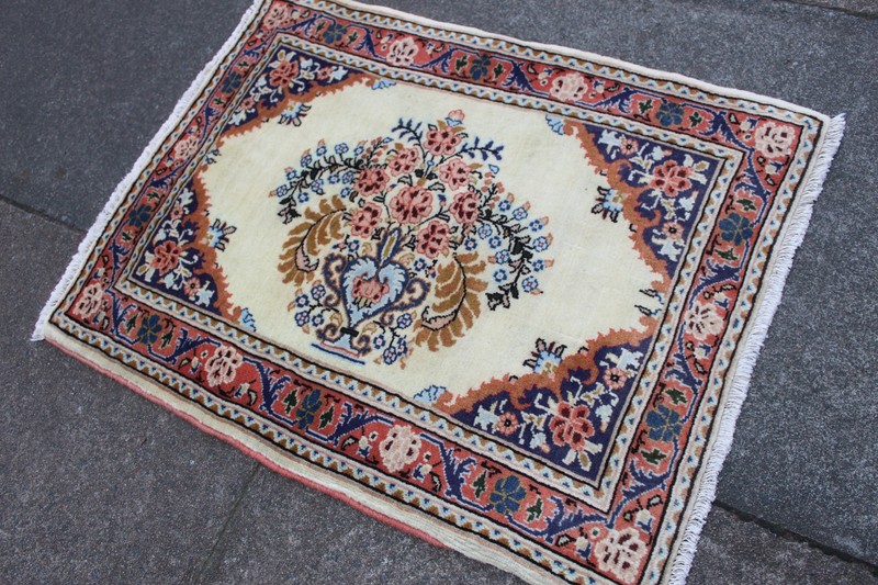 Vintage Hand Made Traditional Oriental Rug Wool White Small Rug 79x59cm gallery