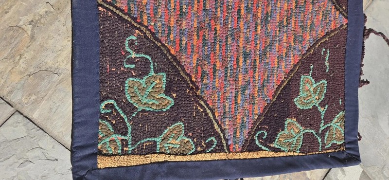 Vintage Primitive Hand Hooked Rag Rug Folk Art Leaf Textile Wall Decor 25½ x 19½ gallery