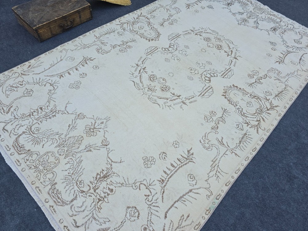6' x 9' Vintage Wool Oushak Area Rug, Turkish Beige Hand-Knotted Bedroom Rug