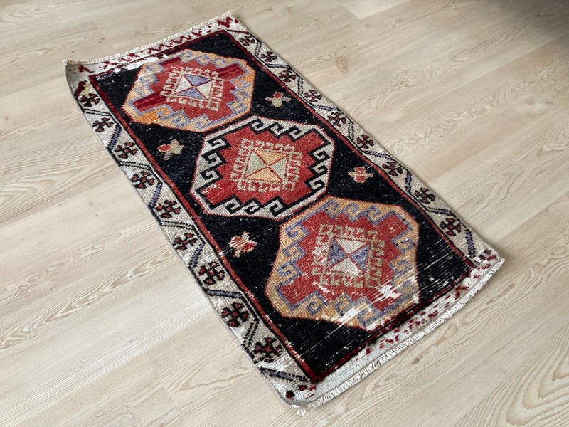 Black rug, Turkish rug, Vintage Rug, Wool rug, Small rug, Doormat, 1.7 x 3.2 ft gallery