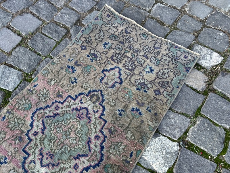 Turkish Small ug, Vintage rug, Handmade wool rug, Entryway rug 1,5 x 3,6 ft gallery