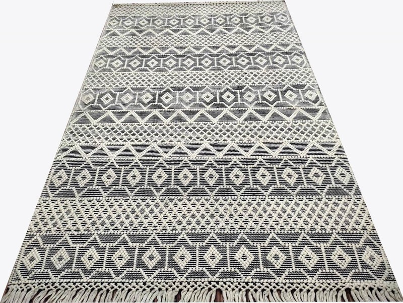 3.3x5,4x6,6x9,5x6.7,2.6x4,2.3x5 Handmade Black Ivory Hand-Woven Area Rug gallery