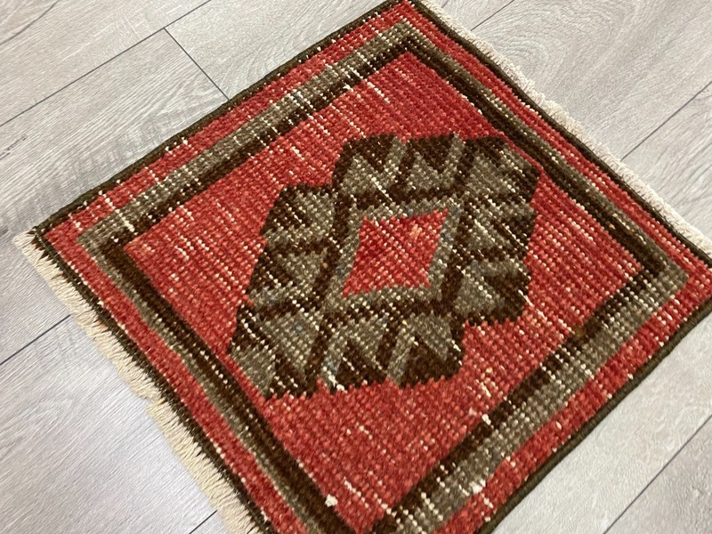 Handwoven Pink Area Rug 1.4x1.4 ft Oushak Floral Small Square Rug gallery