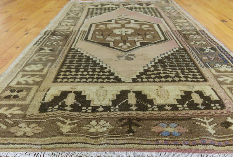 Beautiful Vintage 1950-1960s Wool Pile 2'5"×4'9 Natural Dyes Ushak Love Bird Rug gallery