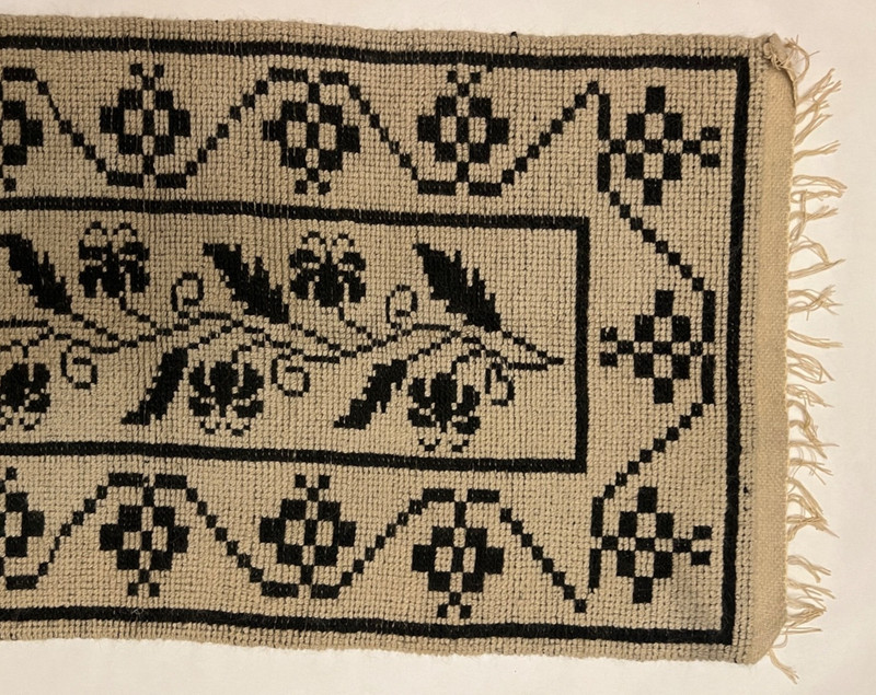 Vtg 1970s Hand Woven Wool Rug Black Beige 52" x 25" gallery