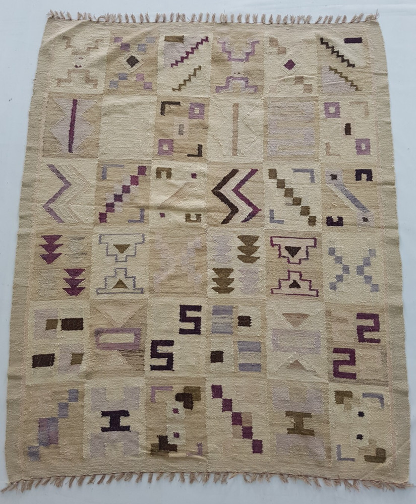 Vintage Handmade Peruvian Pictorial Traditional Wool Kilim Rug 137x113 cm