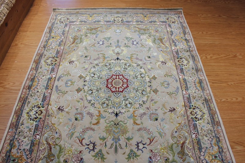 7' x 5' Handmade Fine Quality Tabris Rug, made out of 100% Natural Wool & Silk gallery