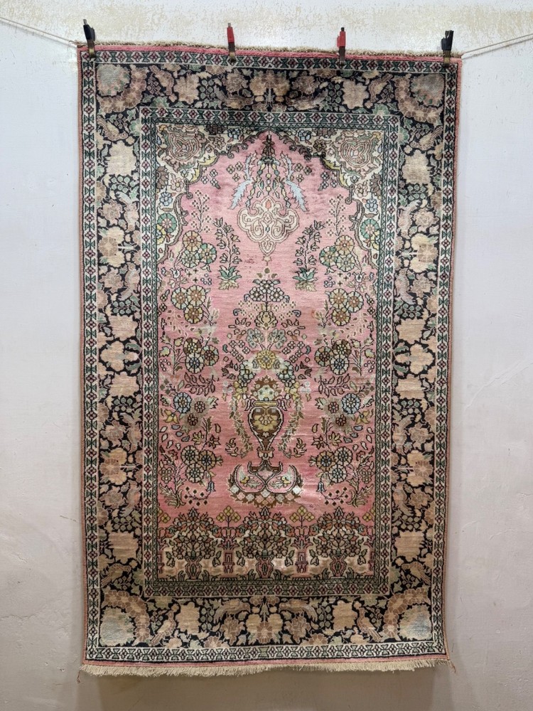 Vintage Fabulous Hand Knotted Kashmiri Silk Prayer Design Rug 150x92 Cm
