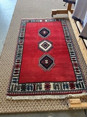 Vintage Hand-Knotted Qashqai Rug, Open-Field Design Red 64”x39″