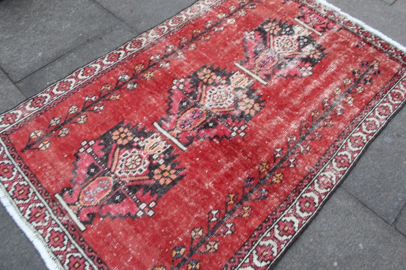 Vintage Worn Hand Made Traditional Oriental Wool Red Rug 177x112cm gallery
