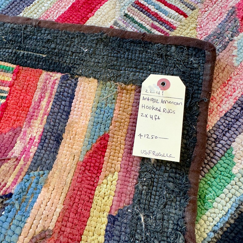 A BEAUIFUL ANTIQUE AMERICAN HOOKED RUG 2x4ft circa 1900 gallery