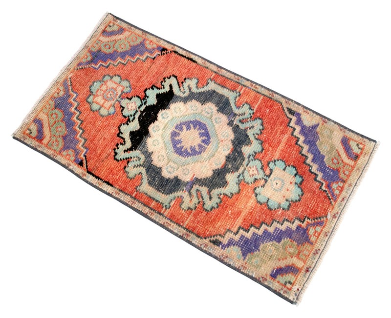 Vintage Hand Knotted Turkish Small Area Rug Oushak Rug Yastik Doormat -1'5"x2'7" gallery