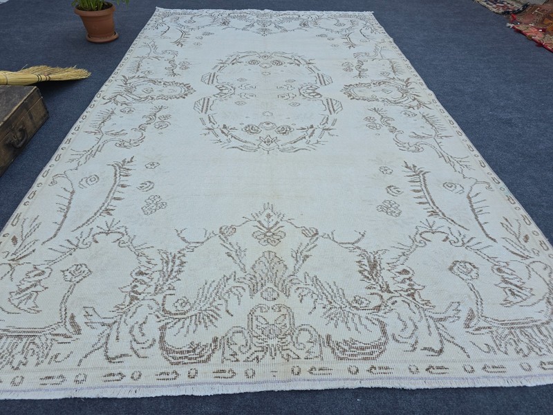 6' x 9' Vintage Wool Oushak Area Rug, Turkish Beige Hand-Knotted Bedroom Rug gallery