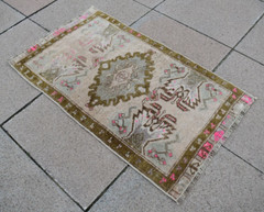Vintage Rug 1’6” x 2’6” ft Turkish Rug Muted Dye Rug Anatolian Low Pile Rug