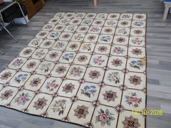 VINTAGE SHABBY AMERICAN WOOL LOOPED HAND HOOKED RUG 112″ X 91″ FLOWER PANEL