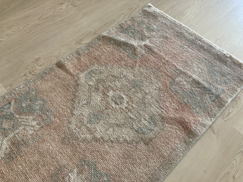 Pink rug, Turkish rug, Vintage rug, Small rug, Wool rug, Doormat, 1.6 x 2.9 ft gallery