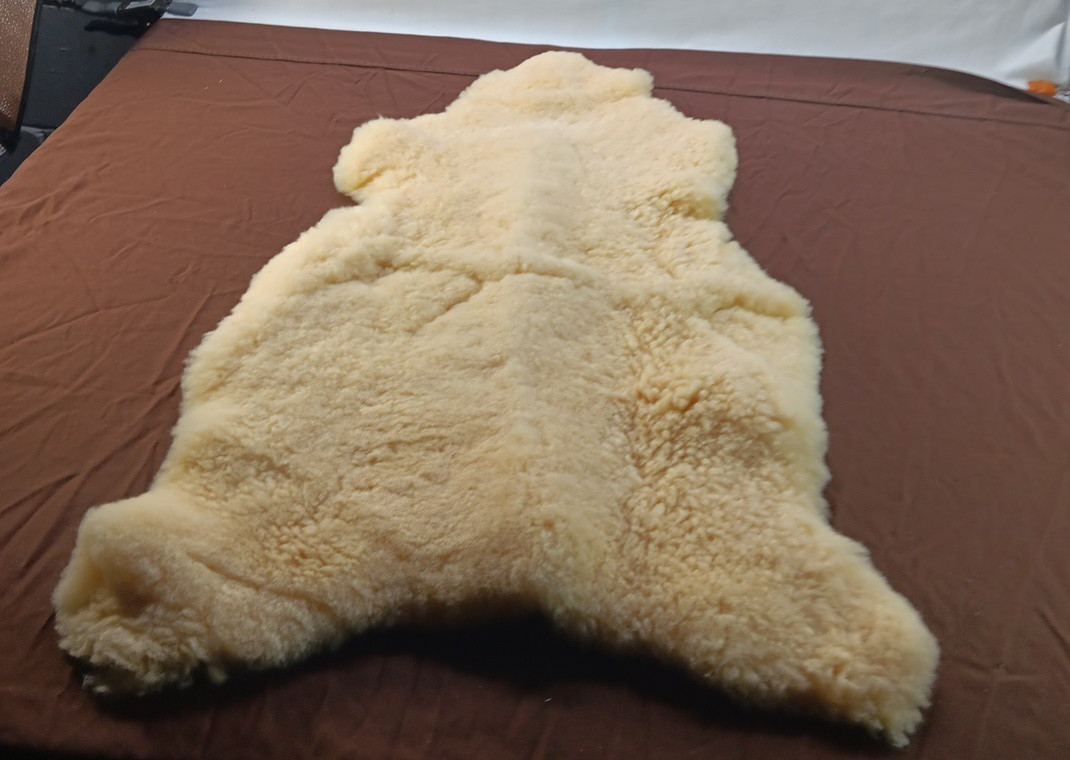 Natural Sheepskin White Tan Approx 20"x32" Rug gallery