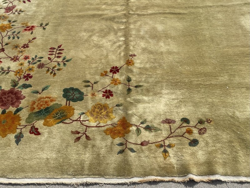 AN ATTRACTIVE LIME GREEN CHINESE ART DECO RUG gallery