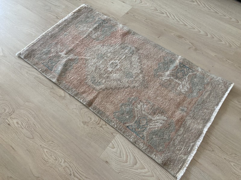 Pink rug, Turkish rug, Vintage rug, Small rug, Wool rug, Doormat, 1.6 x 2.9 ft gallery
