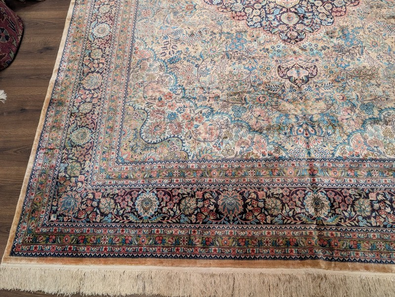 Silk Indian Kashmiri Rug 8x10, Fine 260 KPSI, Floral Medallion, Handmade gallery
