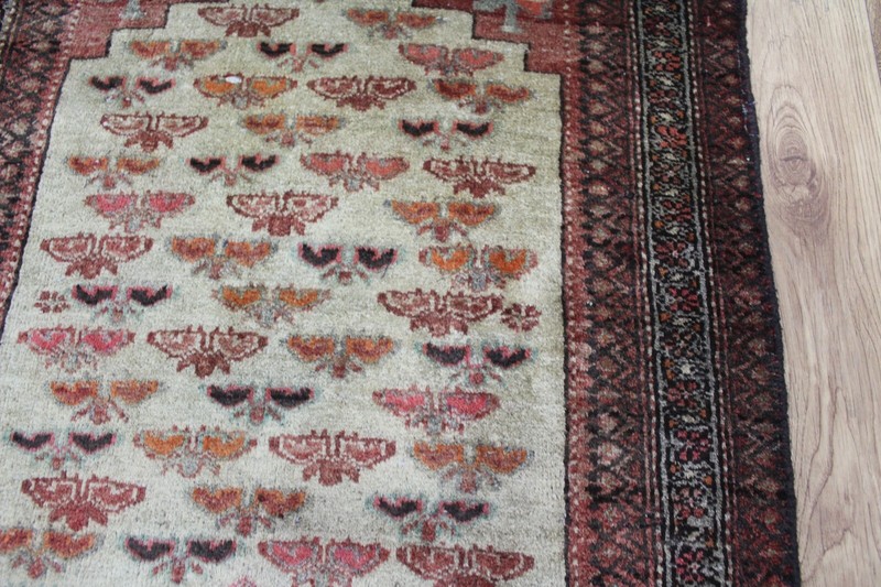 ANTIQUE ORIENTAL TRIBAL RUG, FLORAL DESIGN 132 x 67 cm gallery