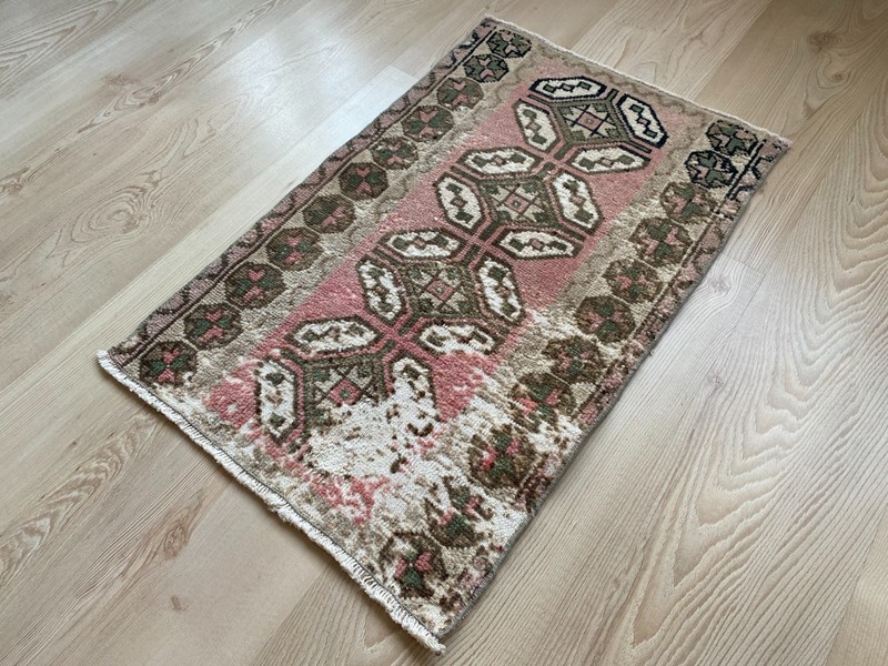 1.5x2.3 ft,Small Pink rug,Faded rug,Oushak Wool rug,Doormat rug, Bath rug,Boho gallery