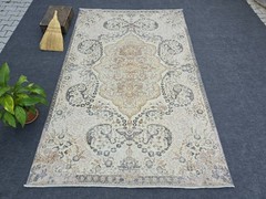 6′ x 9′ Vintage Wool Oushak Are Rug, Turkish Rug, Beige Hand-Knotted Bedroom Rug
