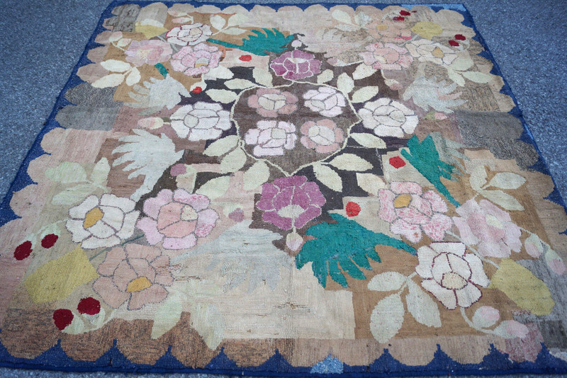 A BEAUIFUL ANTIQUE AMERICAN HOOKED RUG 7x7ft circa 1900 gallery