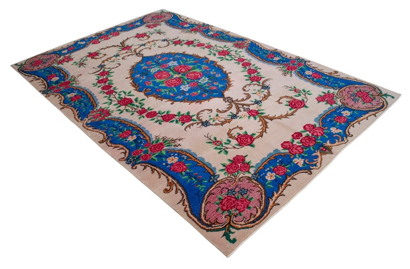Vintage 1970s Hand-Woven Turkish Anatolian Low Pile Wool Rug 5'11"x9'3" | Floral gallery