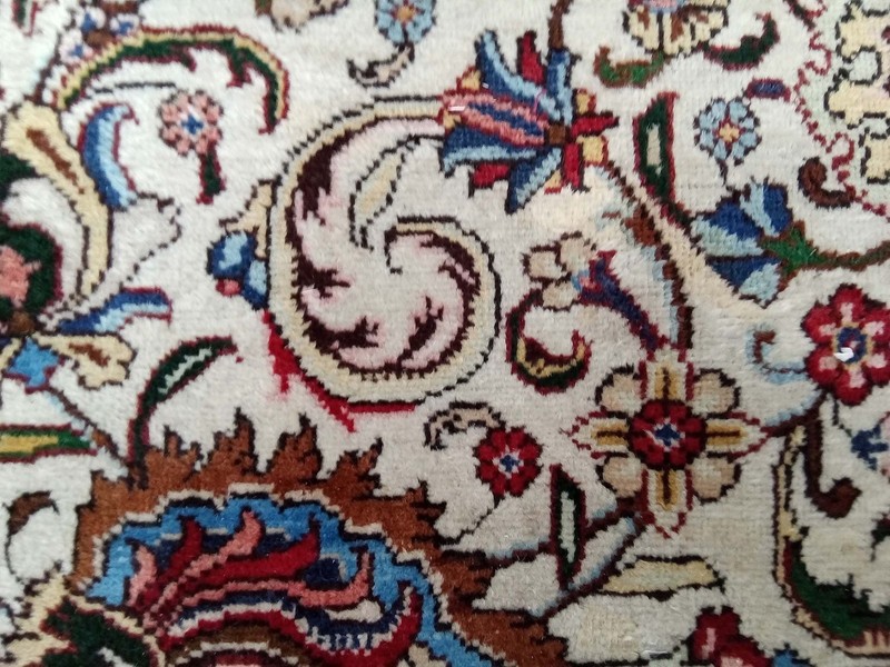 Exquisite Hand-knotted Rug paroxysmal size: 7' X 9' gallery