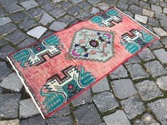Turkish Vintage Small Rug Handmade Wool Bohemian Bath Mat Rug 1,4 x 2,8 ft