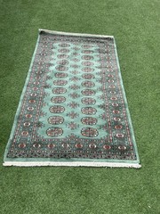 Lovely & Large beautiful Vintage Traditional Rug 164cm x 95cm.