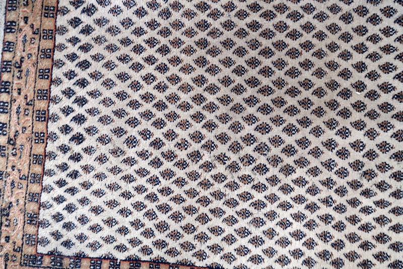 Handmade vintage Indian Seraband rug 2.9' x 5.2' (89cm x 160cm) 1970s - 1C897 gallery