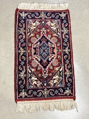 C.1965 Middle Eastern Accent Rug 26.25″ x 16.25″ Hand Knotted Wool