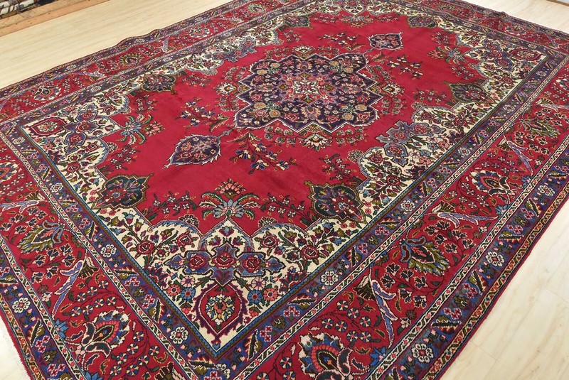 Vintage Traditional Oriental 10'2'' x 13'3'' Red Wool Hand-Knotted Area Rug gallery