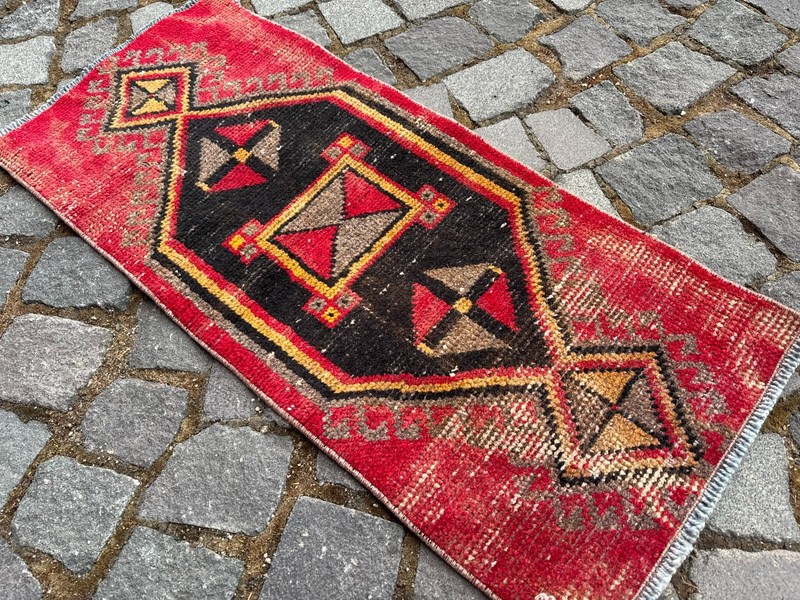 Vintage handmade rug,Turkish small rugs,Bohemian wool rug, Doormats 1,3 x 2,9 ft gallery