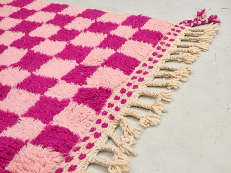 Moroccan Handmade Beniourain Rug 5'3x6'1 Berber Checkered Pink Wool Rug gallery